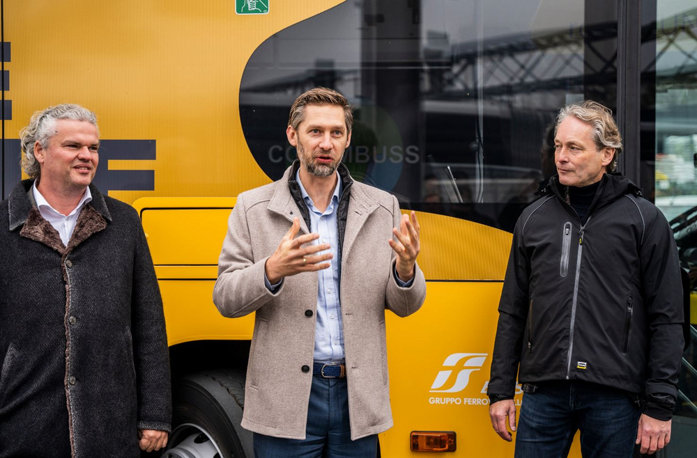 Een korte toespraak bij de zelfrijdende bus